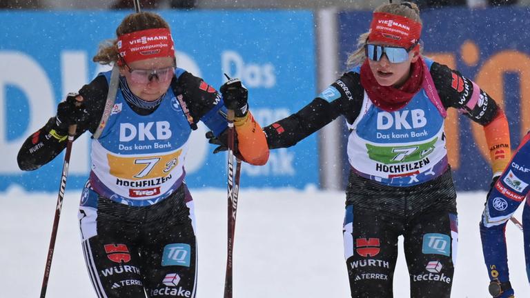 Selina Grotian und Julia Tannheimer beim Wechsel in der Staffel