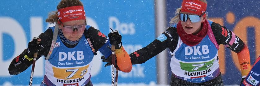 Selina Grotian und Julia Tannheimer beim Wechsel in der Staffel