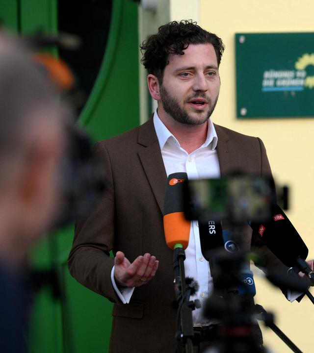 Felix Banaszak, Bundesvorsitzender von Bündnis 90/Die Grünen, und Franziska Brantner, Bundesvorsitzende von Bündnis 90/Die Grünen, geben eine Pressekonferenz als Reaktion auf die Sondierungsgespräche zwischen Union und der SPD.