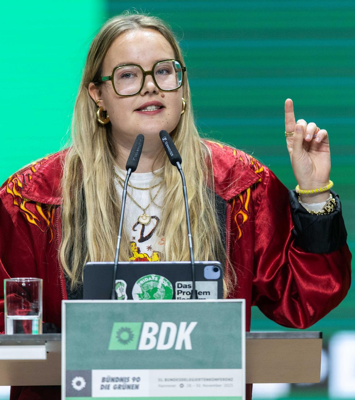 Die Bundessprecherin der Grüne Jugend, Henriette Held bei ihrer Rede.