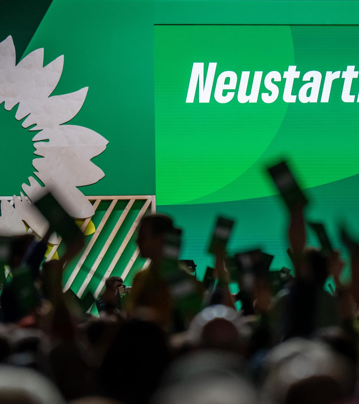 Abstimmung der Delegierten beim Parteitag von Bündnis 90/Die Grünenen in Wiesbaden