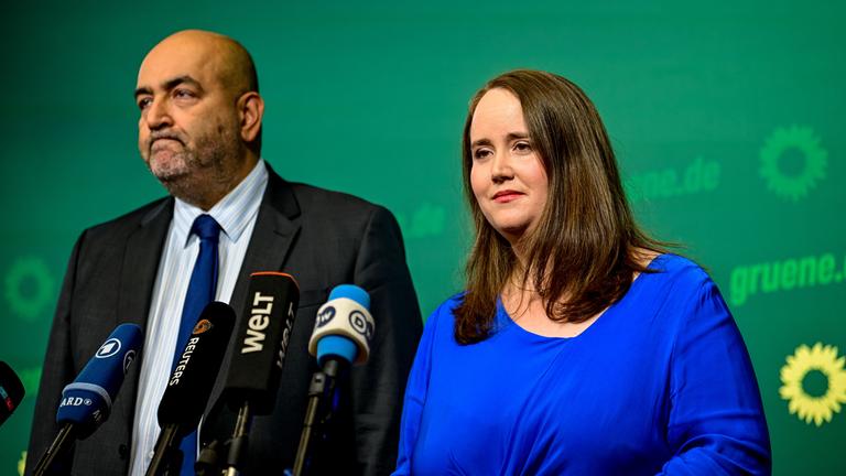 Ricarda Lang und Omid Nouripour bei einer Pressekonferenz