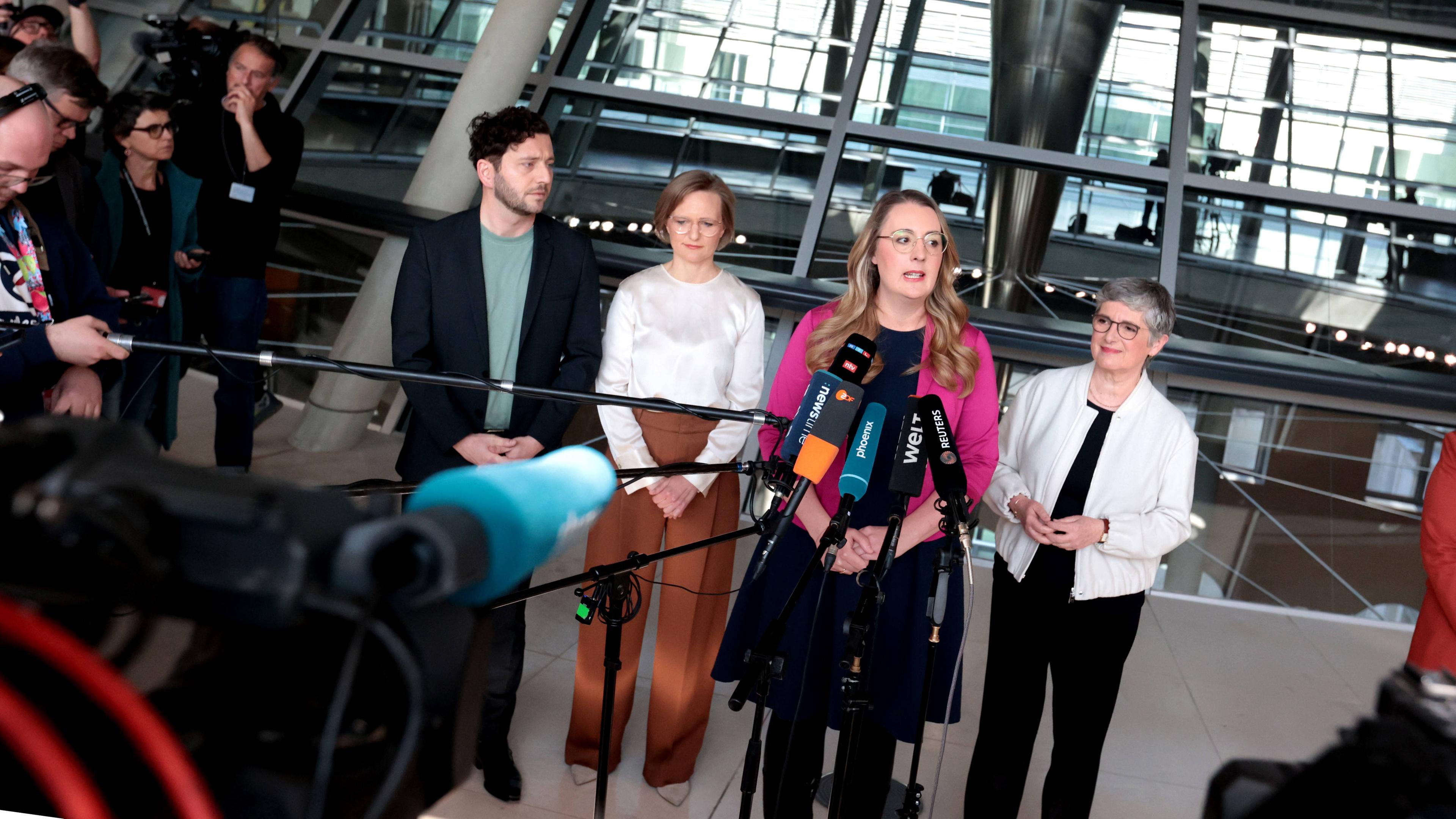 Felix Banaszak, Franziska Brantner, Katharina Dröge und Britta Hasselmann von Bündnis 90/Die Grünen
