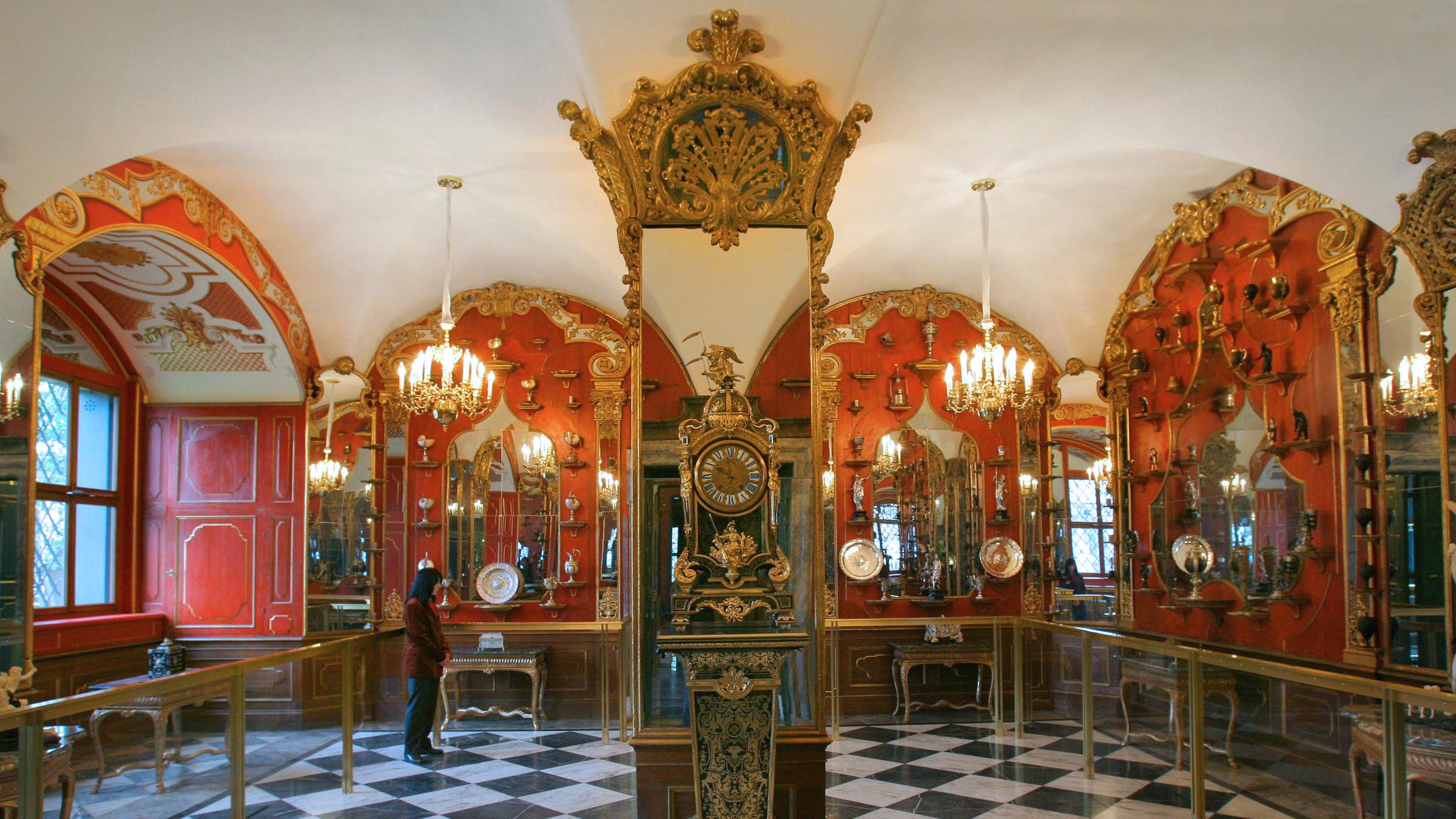 Blick in das Weißsilberzimmer im Grünen Gewölbe im Dresdner Schloss