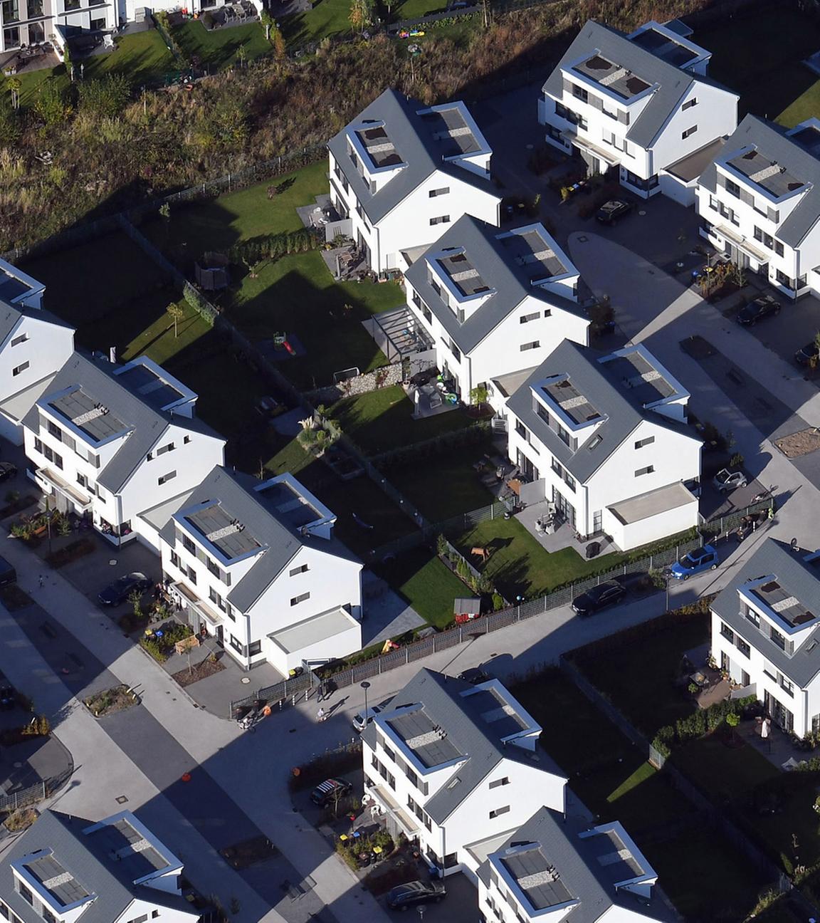 Doppelhäuser einer Neubausiedlung in Sankt Augustin (Nordrhein-Westfalen) am 26.09.2018