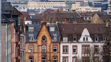 Hessen, Frankfurt/Main: Blick vom Stadtteil "Sachsenhäuser Berg" in Richtung Innenstadt.