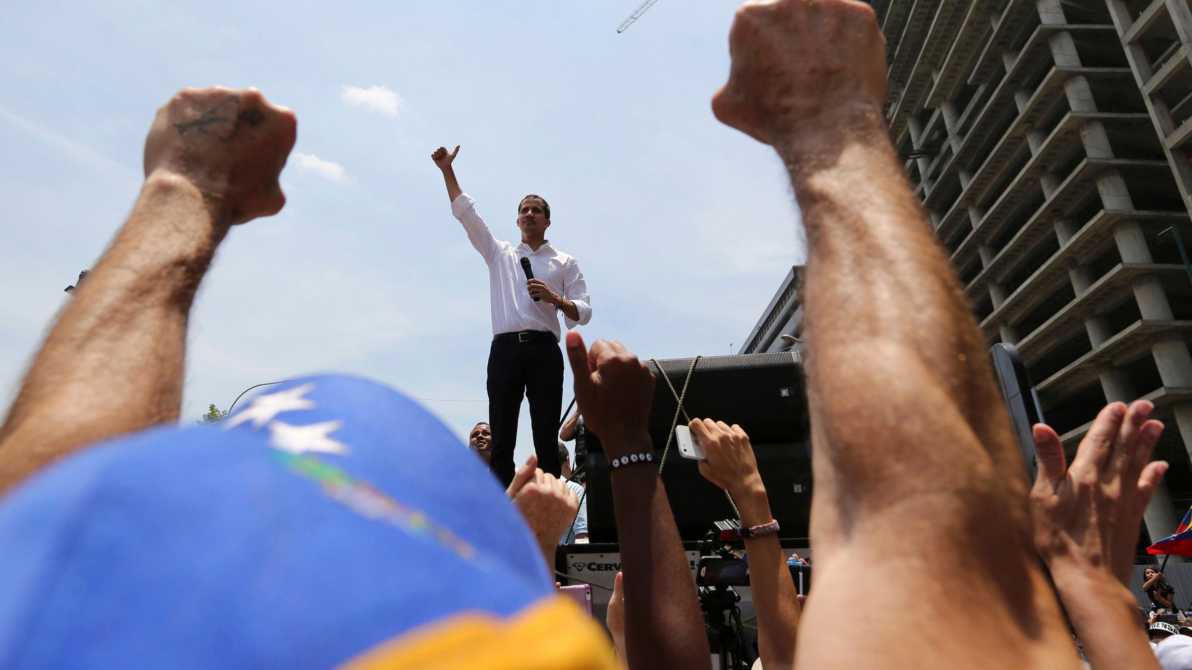 Juan Guaido spricht vor Anhängern