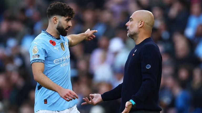 Pep Guardiola spricht mit Josko Gvardiol