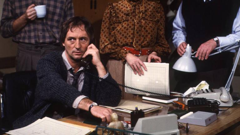 Günther Maria Halmer zu sehen im Tatort "Riedmüller, Vorname Sigi" aus dem Jahr 1985 unter Regie von Michael Kehlmann.