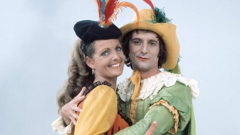Kathrin Ackermann und Günther Maria Halmer in Die Späße des Scapin, 1977.
