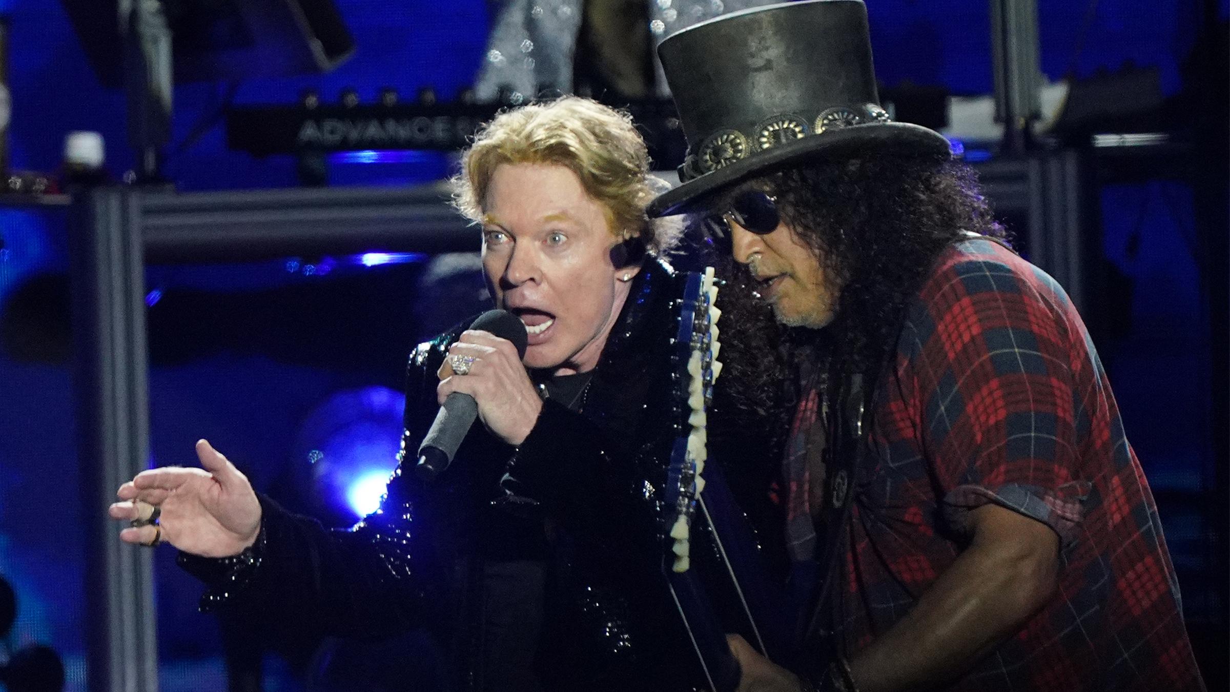 Wacken-Fans freuen sich auf einen Rekord-Gig: Dreieinhalb Stunden spielen Guns N' Roses live. Dabei wollen Axl Rose und Co. auch dem verstorbenen Ozzy Osbourne Tribut zollen. (31.07.2025)