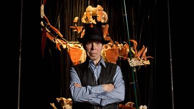 Plastinator Dr. Gunther von Hagens posiert in der Ausstellung "Körperwelten". (Archiv)