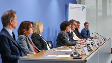 Der Sachverständigenrat für Integration und Migration hat in seinem Jahresgutachten mehrere Maßnahmen empfohlen, um die Integration in sozialschwachen Gebieten zu fördern.