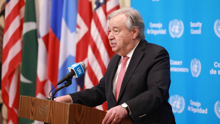 UN-Generalsekretär António Guterres spricht vor Journalisten im Hauptquartier der Vereinten Nationen in New York.