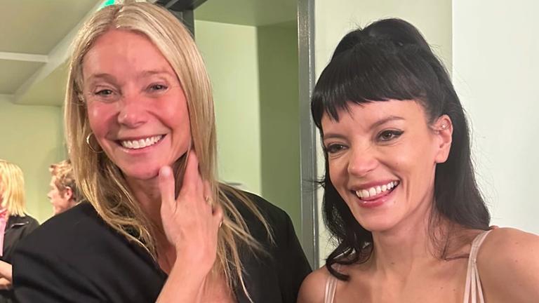 Gwyneth Paltrow überrascht Sängerin Lily Allens in ihrer Garderobe nach ihrem Konzert in Los Angeles.