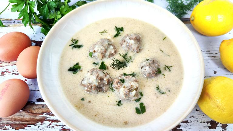 Hackfleischbällchen in Ei-Zitronensauce