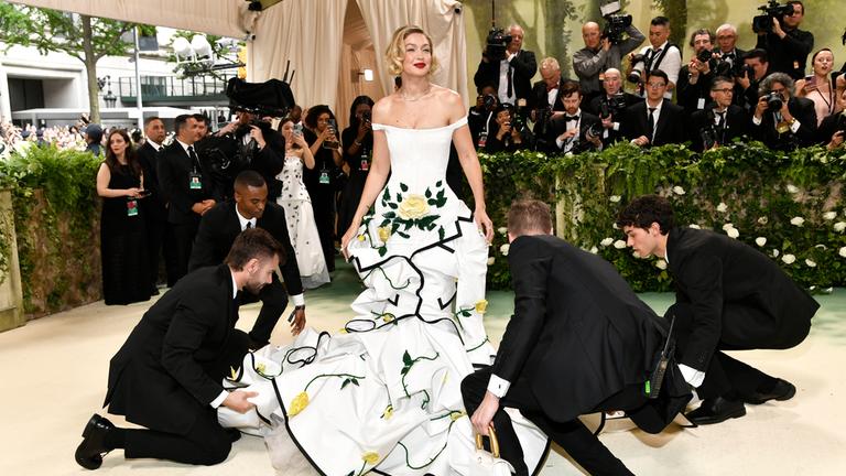 Hadid auf dem roten Teppich der MET Gala 2024