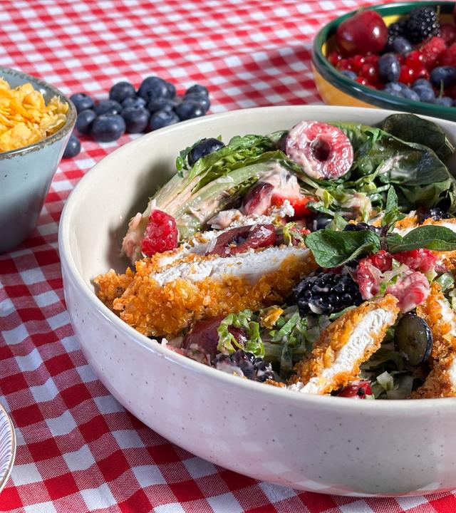 Hähnchen-Sticks mit Romana-Beeren-Salat
