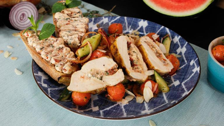 Gefüllte Hähnchenbrust mit Melonen-Gurken-Salat 