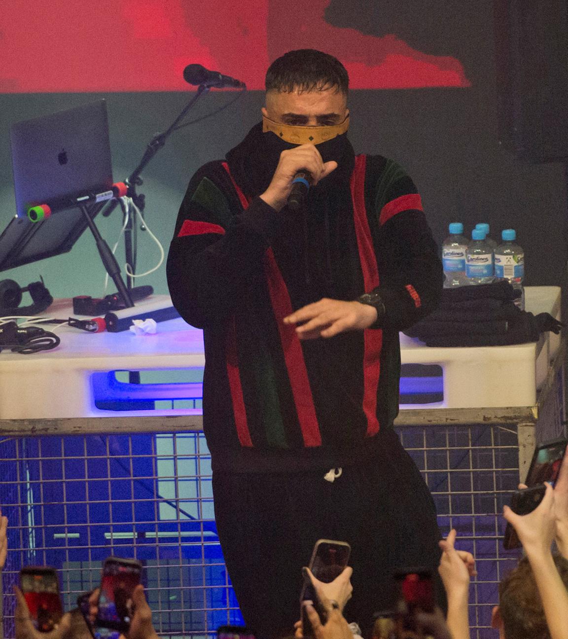 Der Rapper Haftbefehl gibt ein Konzert im Alando Ballhaus.