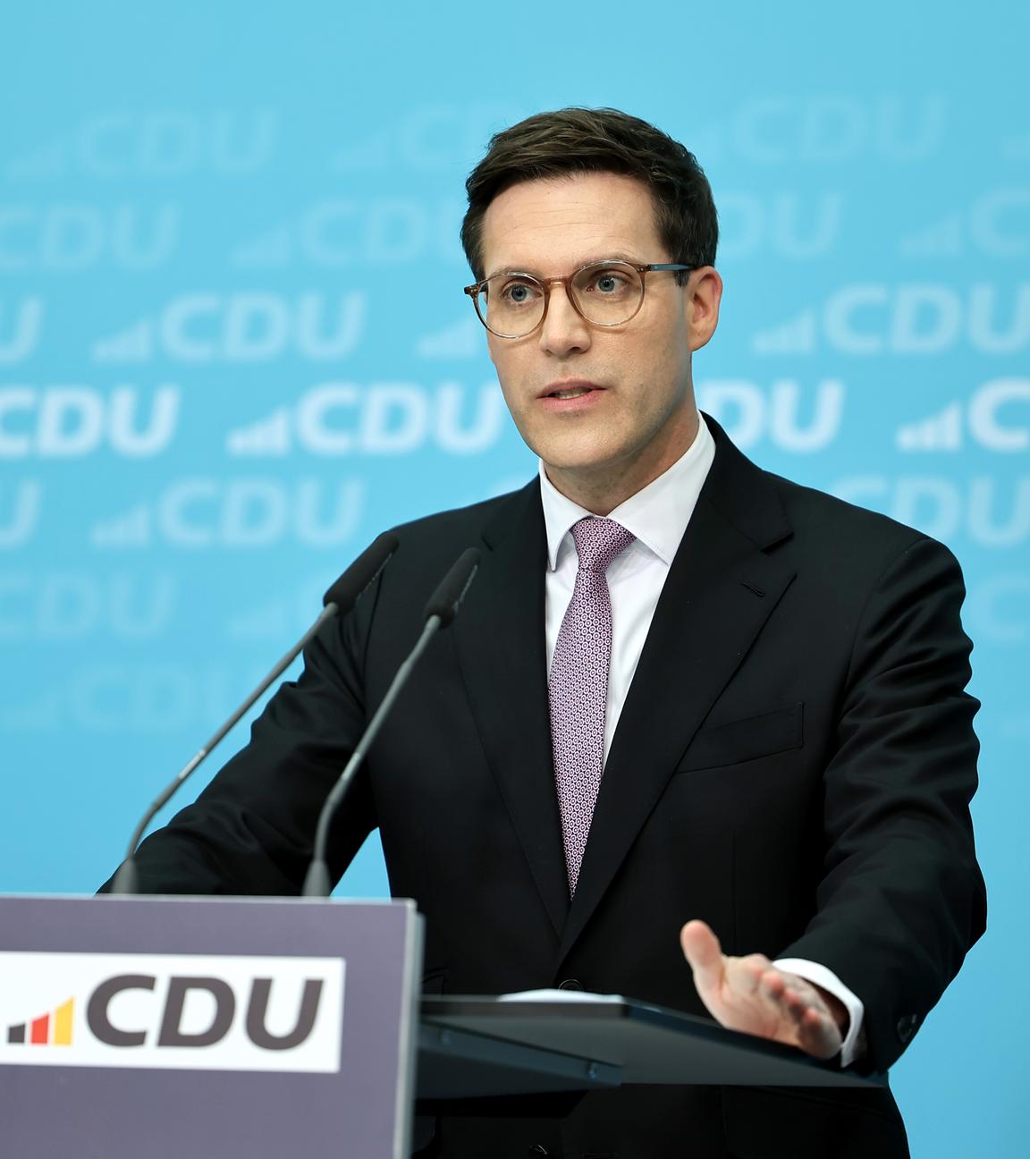 Der Landesvorsitzende und Spitzenkandidat der CDU Baden-Württemberg, Manuel Hagel, spricht nach Bekanntgabe der Ergebnisse zu der Presse.