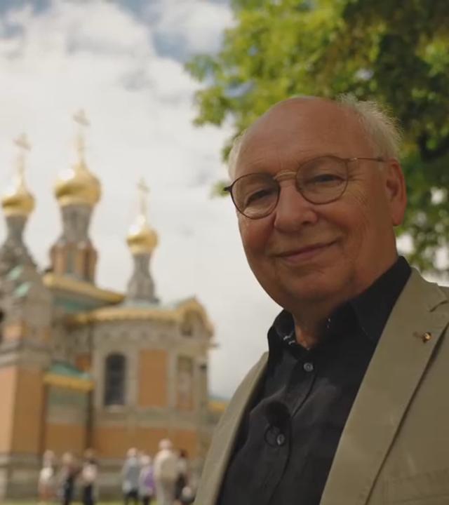 Hajo Heist vor der russischen Kapelle in Darmstadt 