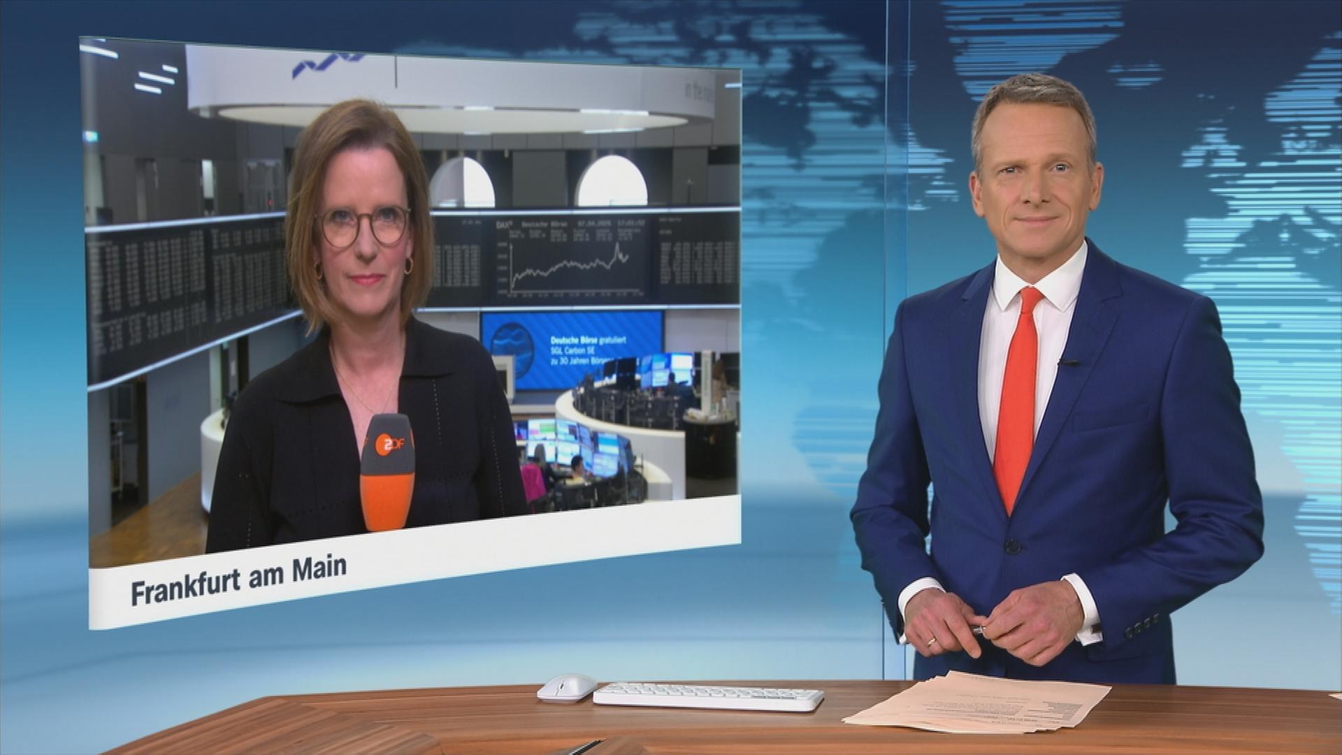 ZDF-Reporterin Valerie Haller berichtet ins ZDFheute Studio.