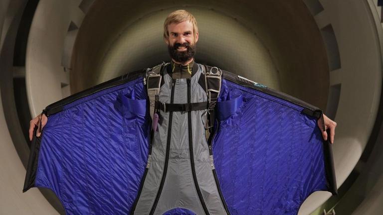 Halvor Angvik im Wingsuit