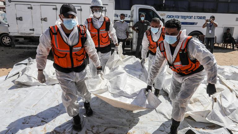 Die Leichen von 40 Palästinensern, die von der israelischen Armee getötet wurden.