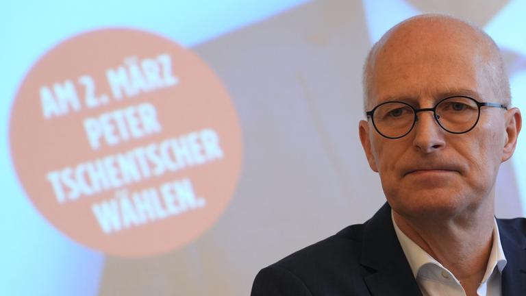 Hamburg: Peter Tschentscher (SPD), Erster Bürgermeister von Hamburg, spricht im Kurt-Schumacher-Haus über das Bundestagswahlergebnis und die Bürgerschaftswahl am Sonntag.