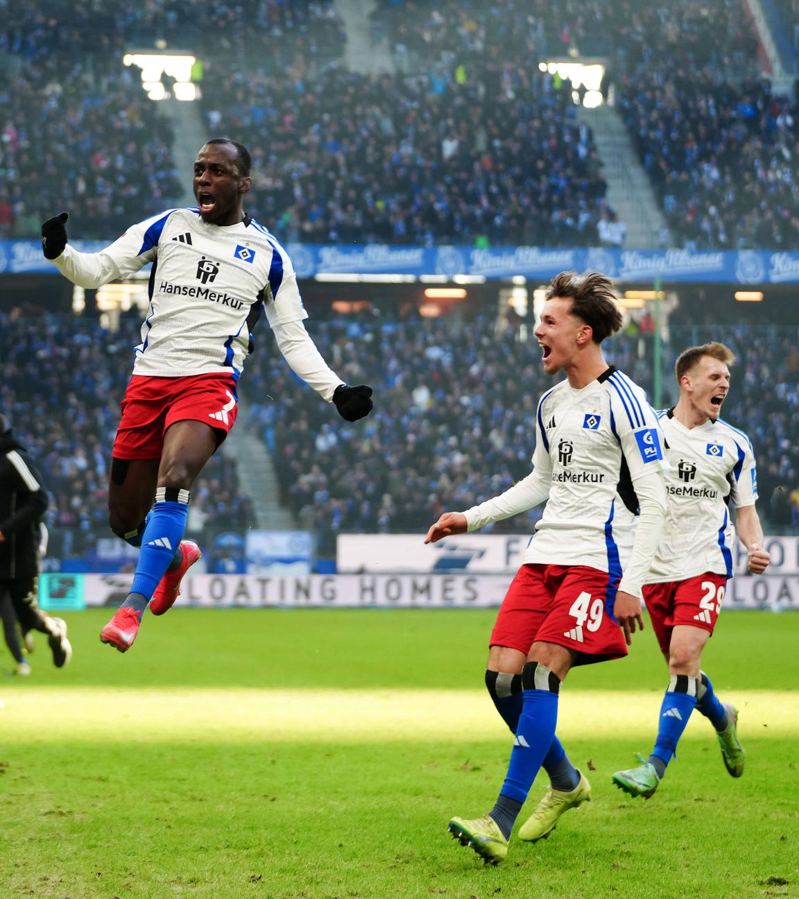 Torjubel nach dem Treffer zum 2:2 durch Jean-Luc Dompe (Hamburger SV).