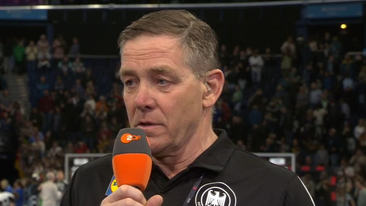 Trainer der deustchen Handballer Alfred Gislason während seinem Interview.