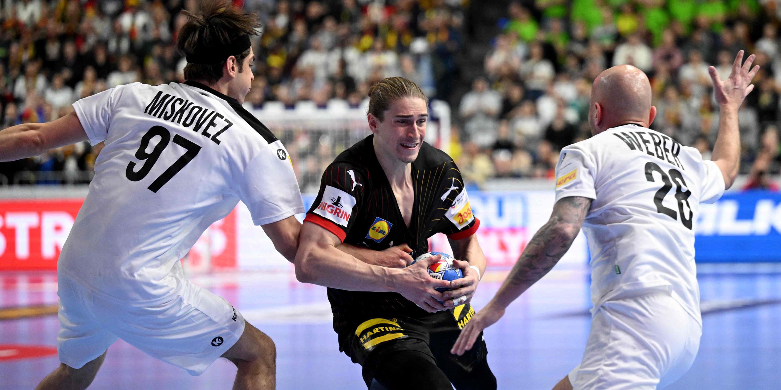 Deutschlands Juri Knorr in Aktion beim Spiel gegen Österreich am 20.01.2024.