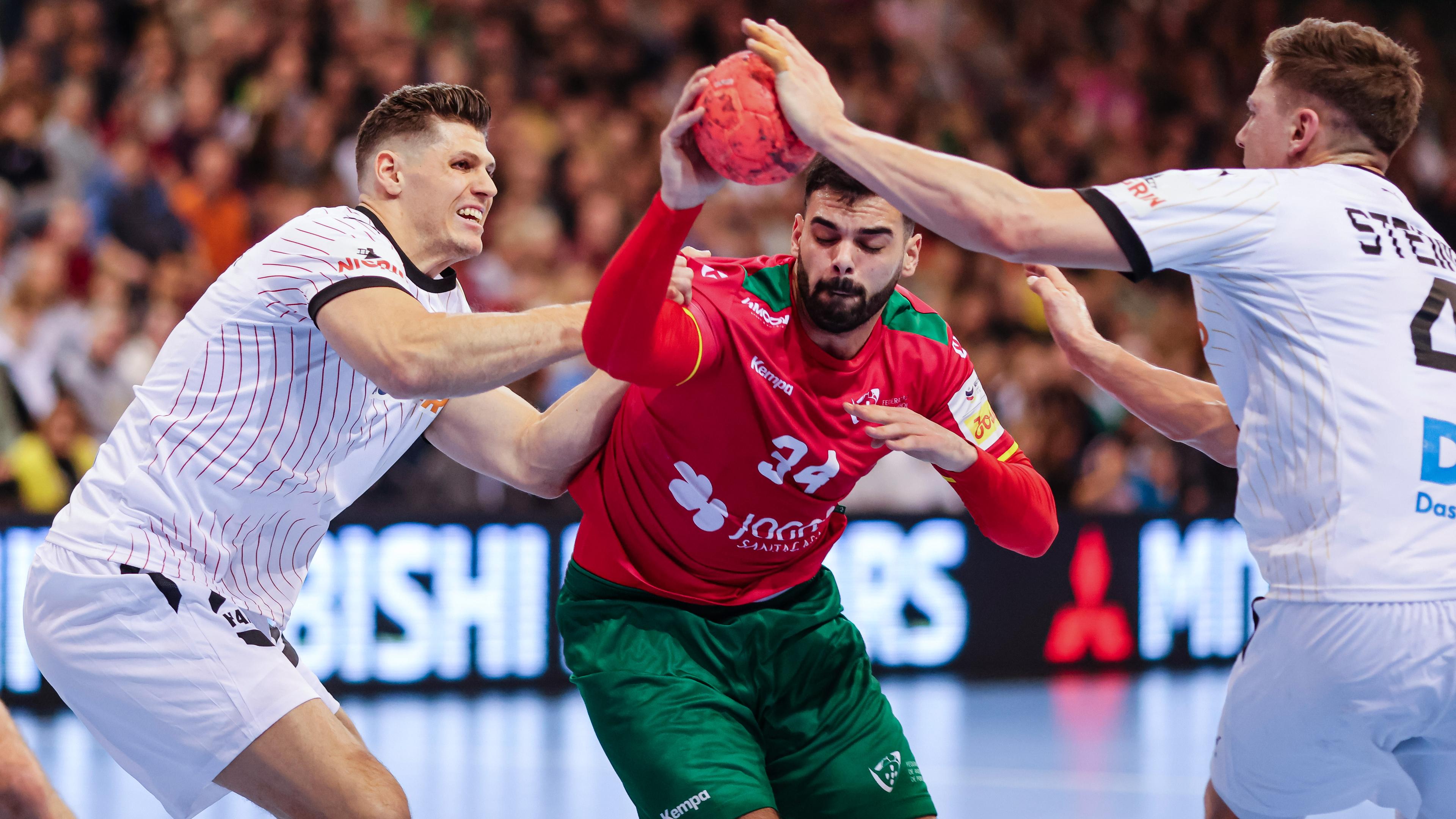 Christoph Steinert (r) und Sebastian Heymann im Spiel gegen Portugal