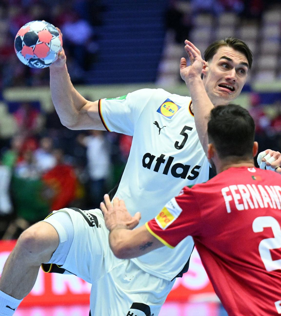 Miro Schluroff wirft aus dem Rückraum