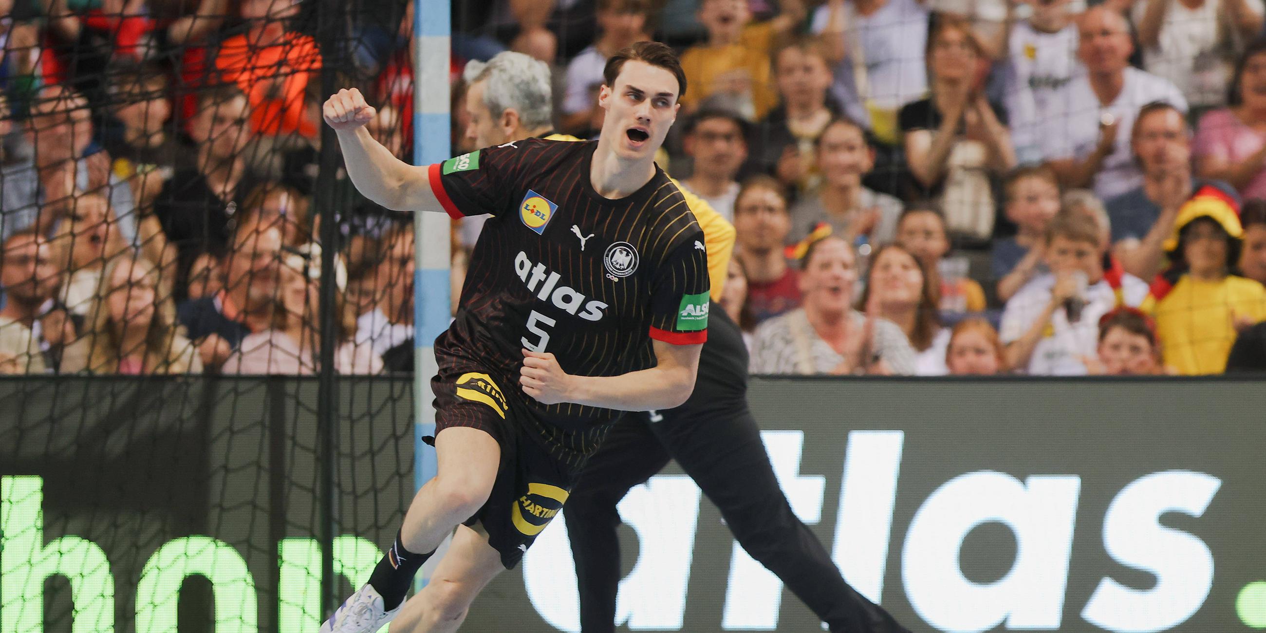 Deutschlands Miro Schluroff jubelt beim Spiel gegen die Türkei am 11.05.2025.