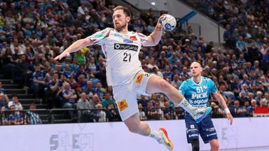 Albin Lagergren im Wurf gegen Pick Szeged