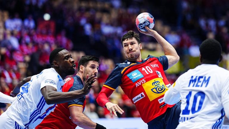 Handball-EM 2026, Spanien - Frankreich: Alex Dujshebaev von Spanien im Angriff