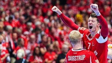 Dänischer Handballer jubelt