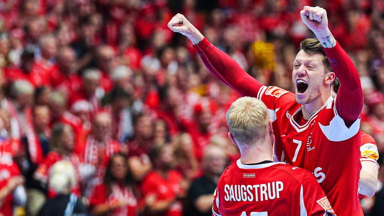 Dänischer Handballer jubelt
