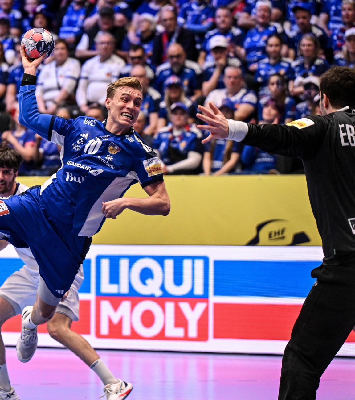 Gisli Kristjansson beim Torwurf