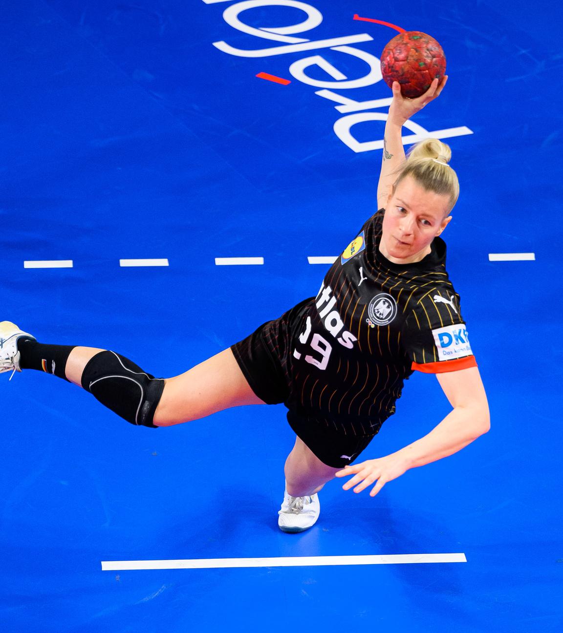 Antje Döll (Deutschland) beim Siebenmeter.