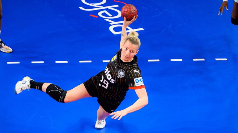 Antje Döll (Deutschland) beim Siebenmeter.