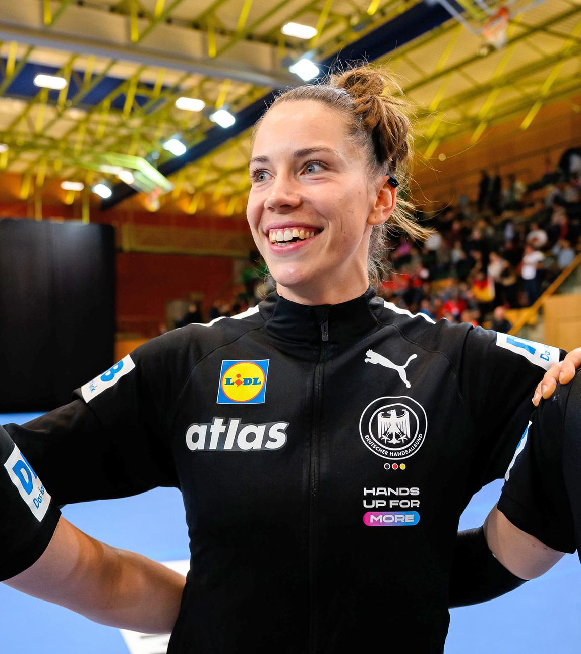 Nina Engel, Emily Vogel und Alina Grijseels (Deutschland) jubeln nach dem Spiel, aufgenommen am 20.11.2025