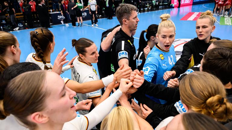 Jubel nach dem Sieg im WM-Testspiel gegen die Schweiz.