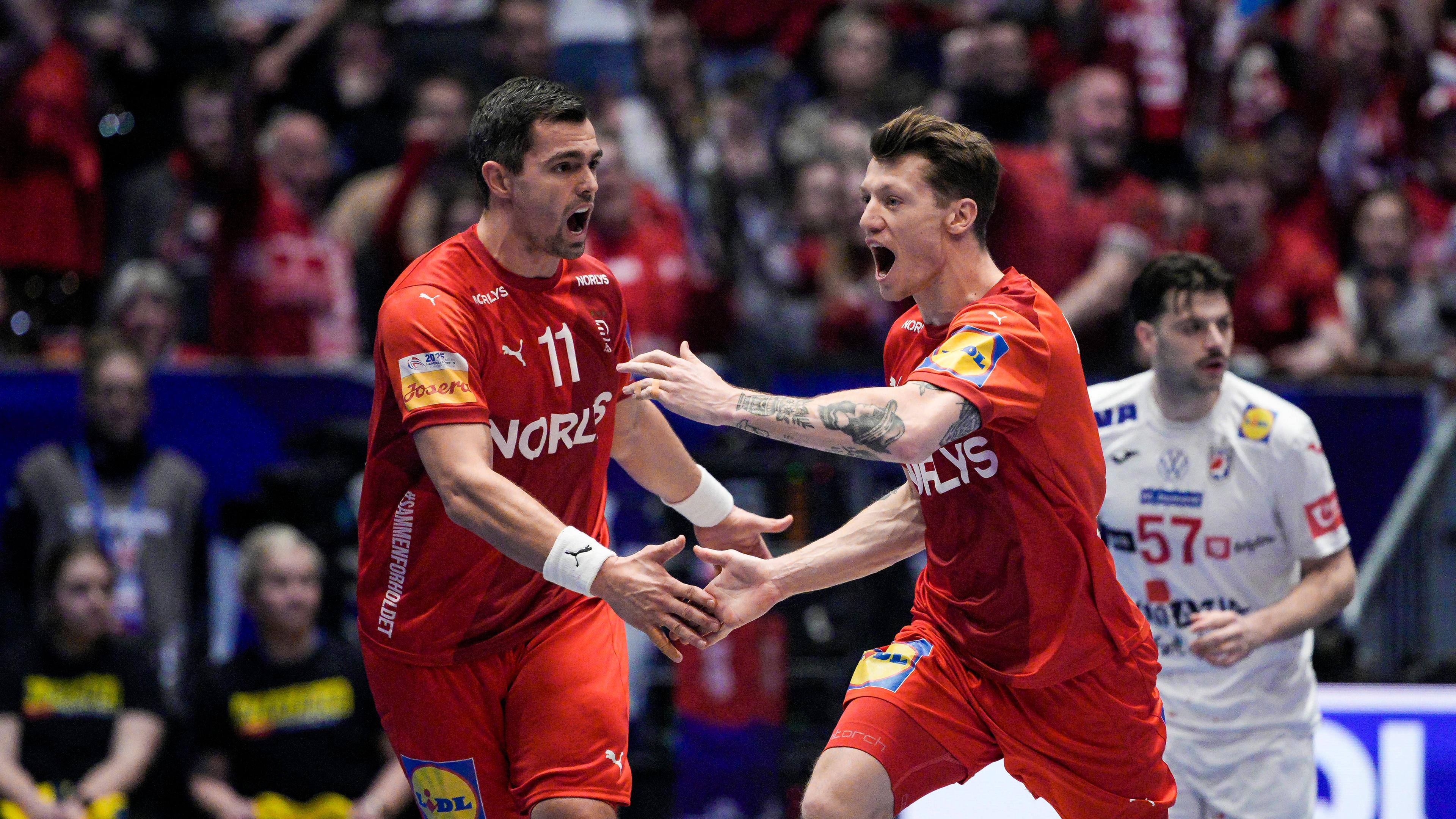 Dänische Spieler jubeln während dem Finale zwischen Kroatien und Dänemark.