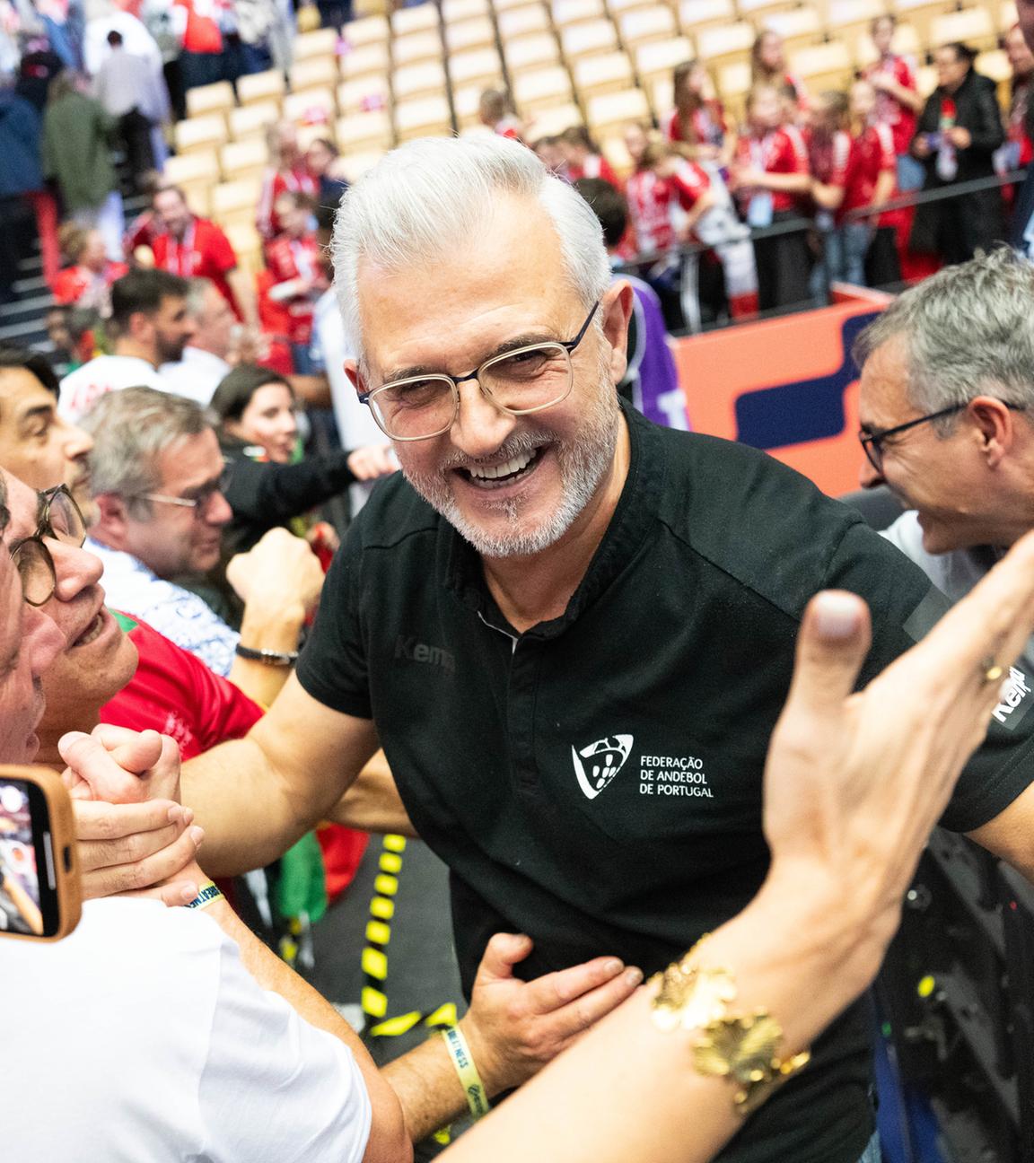 Handball-Männer-EM: Portugals Trainer Paulo Jorge Pereira jubelt