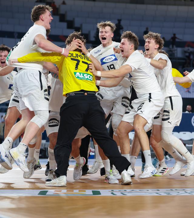 U19-WM, Finale: Deutsche Spieler feiern den Sieg über Spanien.