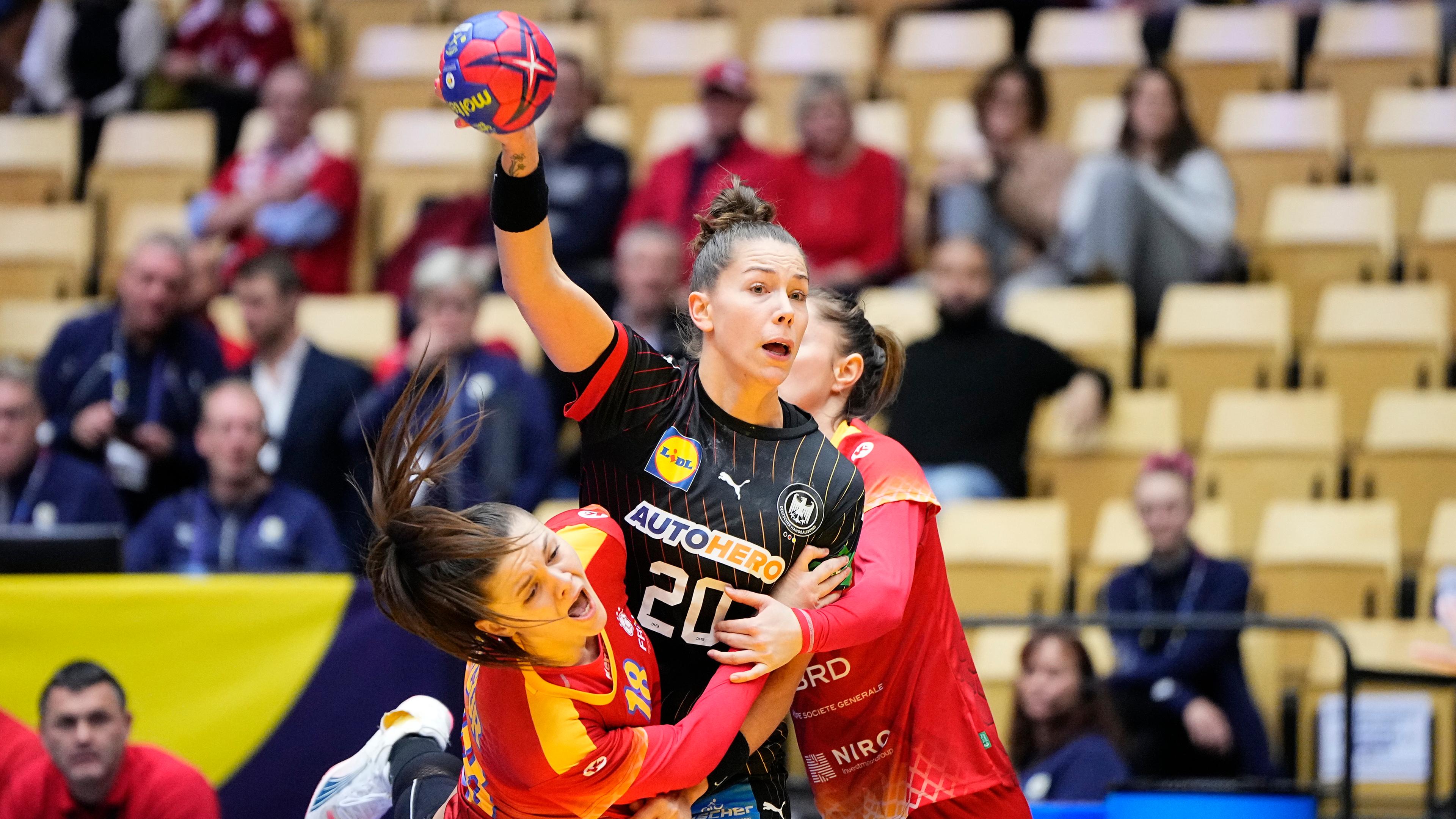 Deutschlands Emily Boelk während des Spiels der IHF Handball-Weltmeisterschaft der Frauen zwischen Deutschland und Rumänien am 07.12.2023 in Dänemark.