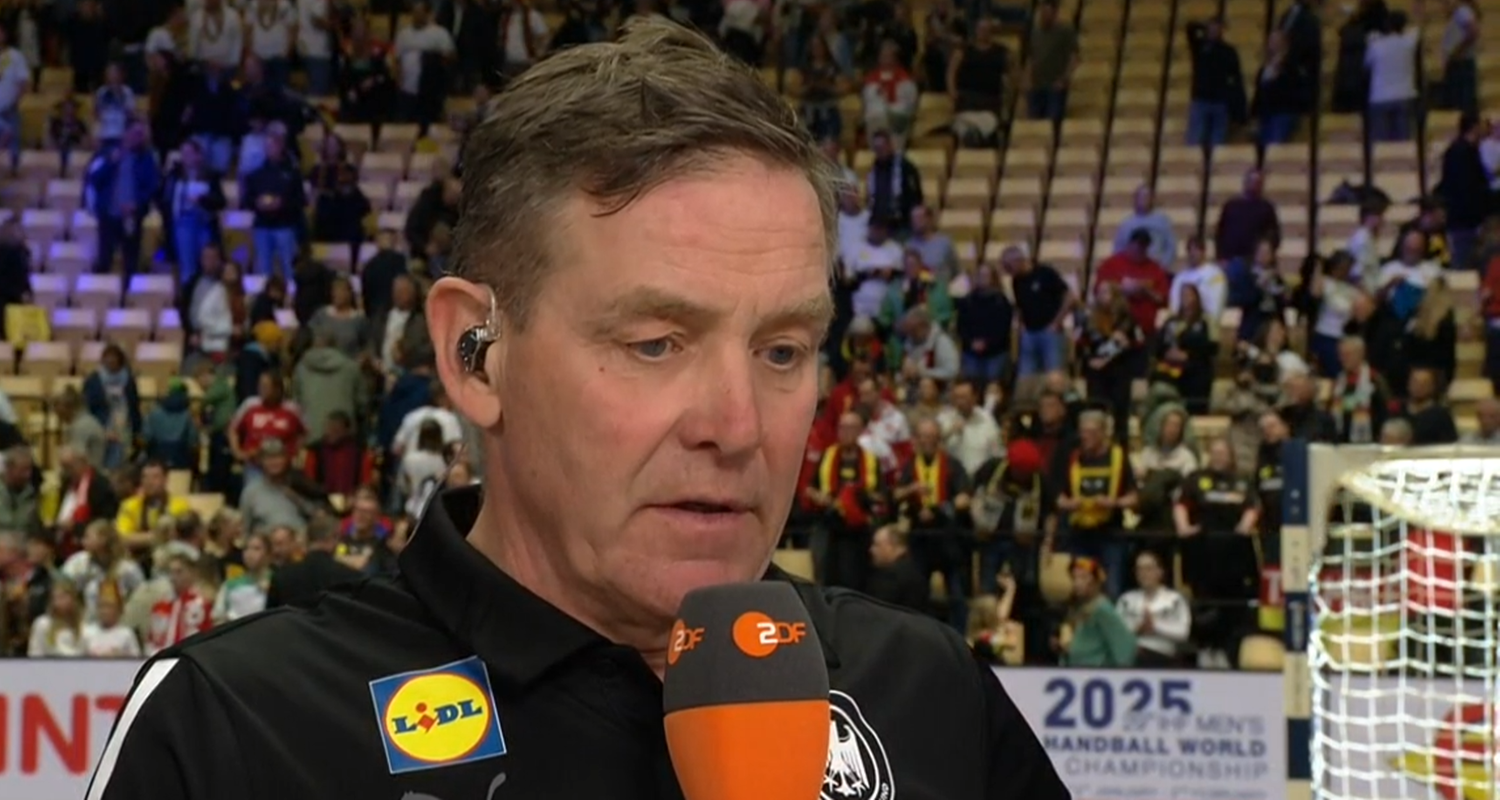 Trainer Alfred Gislason während seiner Analyse.